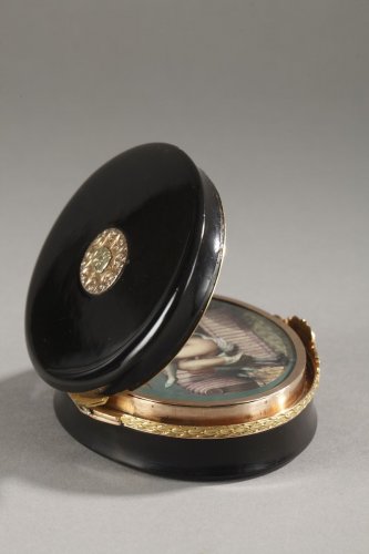 Restauration - Charles X - Hidden compartment snuff box tortoiseshell, gold and erotic miniature