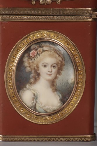 Carnet de bal en vernis, or et miniature, fin XVIIIe siècle - Ouaiss Antiquités