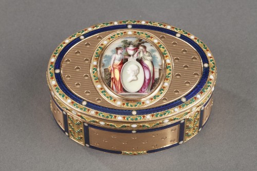 Objects of Vertu  - Gold and enamel snuff box Late18th century