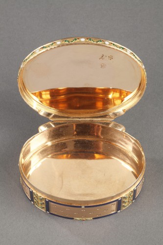 Boite en or et émail, travail étranger de la fin du XVIIIe siècle - Directoire