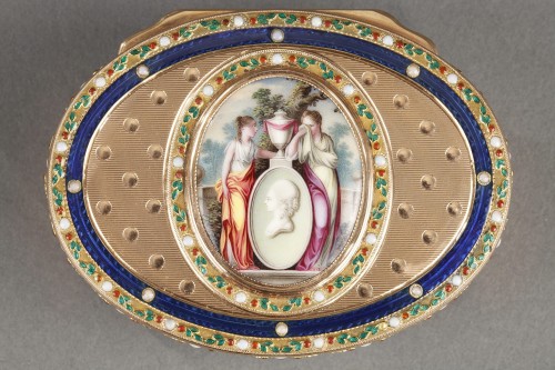 Antiquités - Gold and enamel snuff box Late18th century