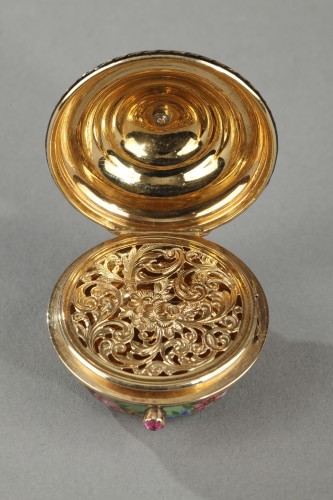 Vinaigrette in gold and enamel with precious stone Mid 19th century - 