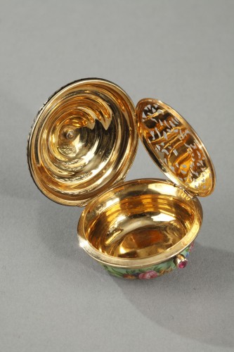  - Vinaigrette in gold and enamel with precious stone Mid 19th century