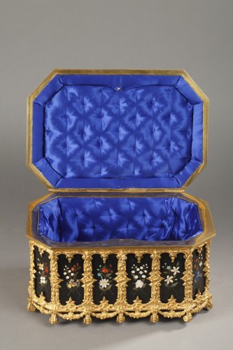 Pietra dura and gilt bronze box. Mid-19th century - 