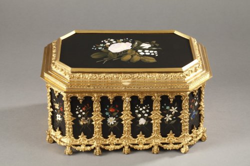 Pietra dura and gilt bronze box. Mid-19th century - Restauration - Charles X