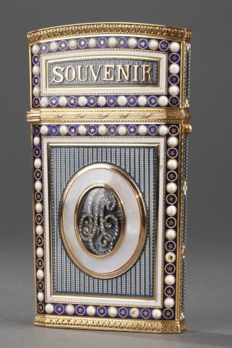 Objects of Vertu  - Tablet case in gold with enamel, mother-of-pearl 18th century