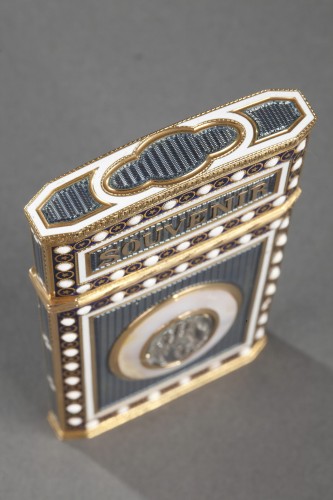 Antiquités - Tablet case in gold with enamel, mother-of-pearl 18th century