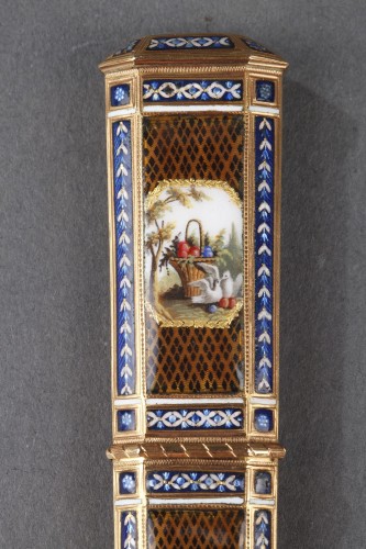 Antiquités - Gold and enamel needle case, Late 18th centur Swiss work