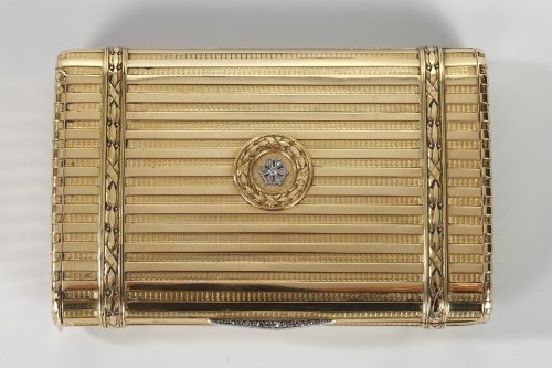 Gold case with diamonds. Henri Husson, Early 20th century. - 