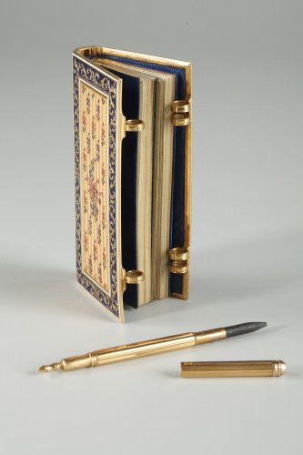 Objects of Vertu  - Mid 19th century English Dance card in gold and enamel