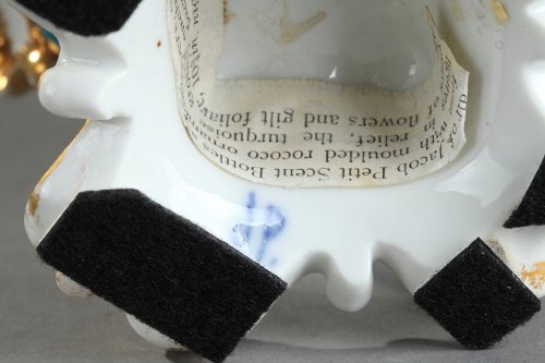 Paire de flacon en porcelaine, Jacob Petit époque Restauration - Restauration - Charles X