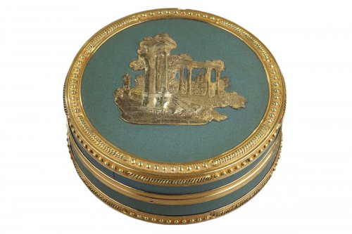 Louis XVI Candy box in green tinted tortoiseshell powder and gold