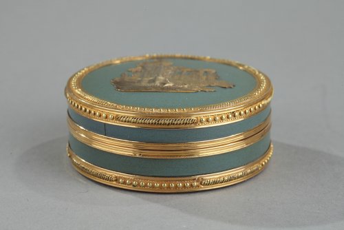 Boite en poudre d'écaille teinté et or époque Louis XVI. - Ouaiss Antiquités