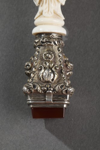 Antiquités - Sceau en argent, ivoire de Dieppe et agate XIXe siècle