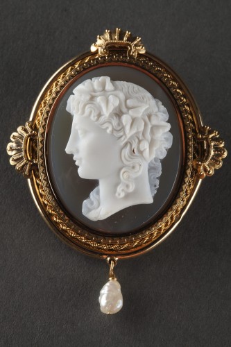 Antiquités - Broche or, perles avec camée sur agate XIXe siècle