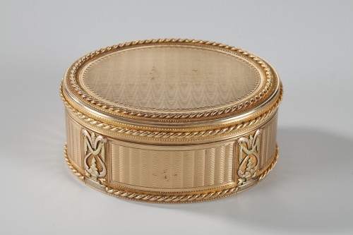 Boite ou tabatière en or du XVIIIe siècle - Objets de Vitrine Style Louis XVI