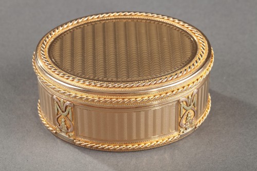 Antiquités - Boite ou tabatière en or du XVIIIe siècle