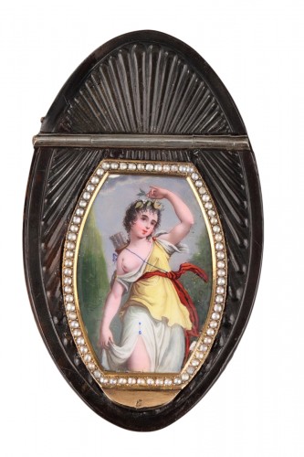 Boite en écaille, émail, perles et or, époque Empire