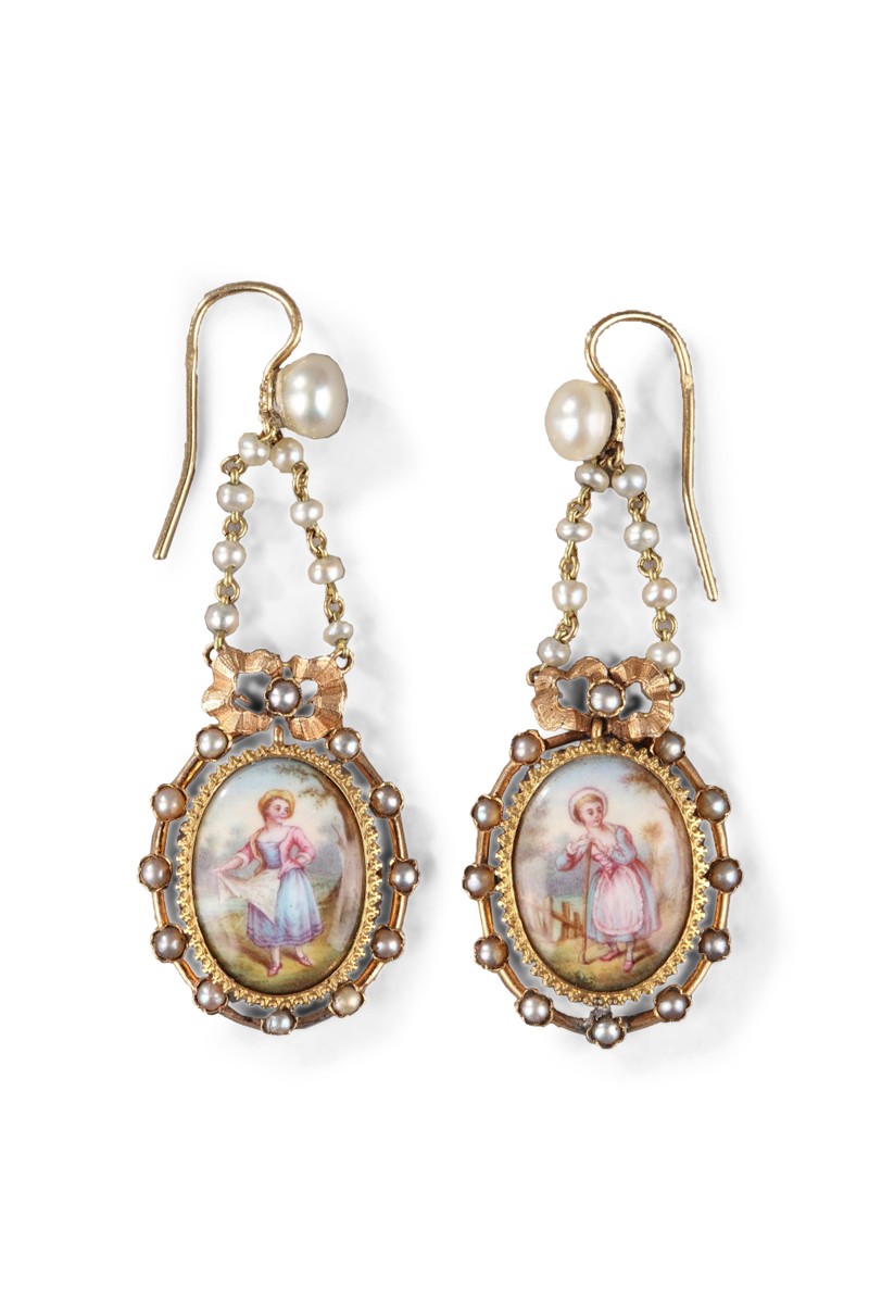 Paire de boucle d'oreilles en or, émail, perle et nacre Napoléon III - XIXe  siècle - N.66305