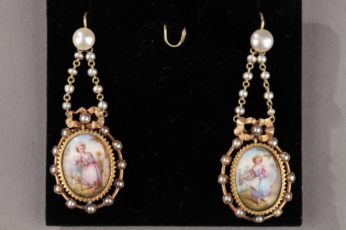 Napoléon III - Paire de boucles d'oreilles en or, émail, perle et nacre Napoléon III