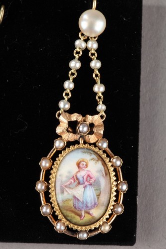 Antiquités - Paire de boucles d'oreilles en or, émail, perle et nacre Napoléon III