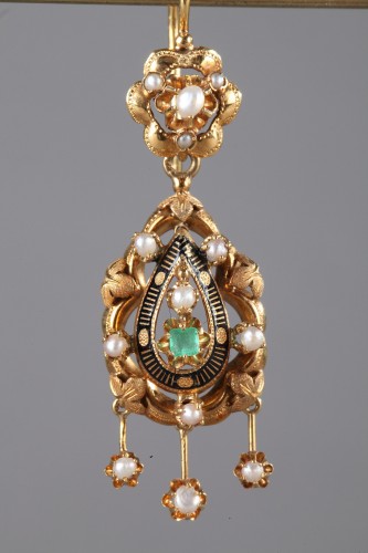 Bijouterie, Joaillerie Boucles d'oreilles - Paire de boucle d'oreilles en or, émail, perles et émeraudes Napoléon III