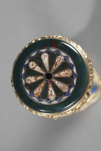 Objects of Vertu  - Gemstone and gold seal