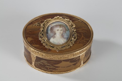 Gold snuff Box Lacquer with miniature on ivory - Objects of Vertu Style Louis XV