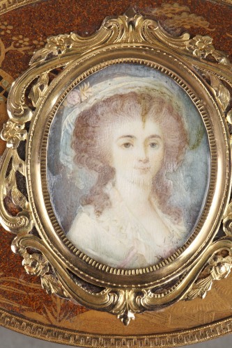 Louis XV - Gold snuff Box Lacquer with miniature on ivory