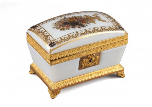 Charles X white opaline jewelery Box Circa 1820