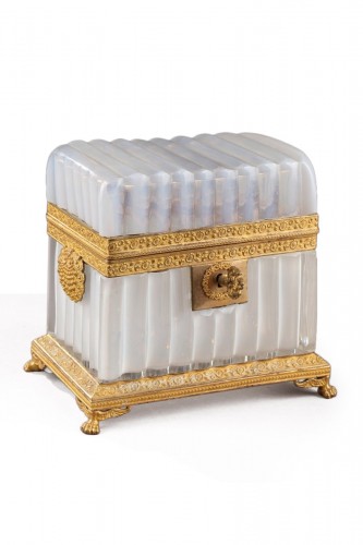 Coffret en opaline blanche Epoque Charles X