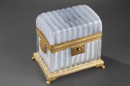 19th century - White Opaline Box