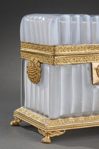 Restauration - Charles X - Coffret en opaline blanche Epoque Charles X