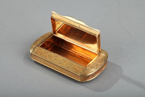 Antiquités - Tabatière en or Restauration circa 1820-1830