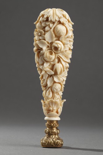 A Dieppe ivory desk seal with gold and agate - Restauration - Charles X