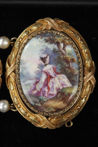 Antique Jewellery  - Gold and enamel bracelet