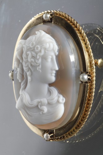 Mid-19th century Gold brooch with agate cameo - 