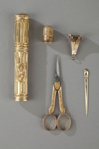 Objects of Vertu  - 18th century gold sewing set with wax case