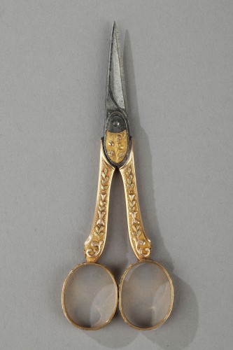 18th century gold sewing set with wax case - 