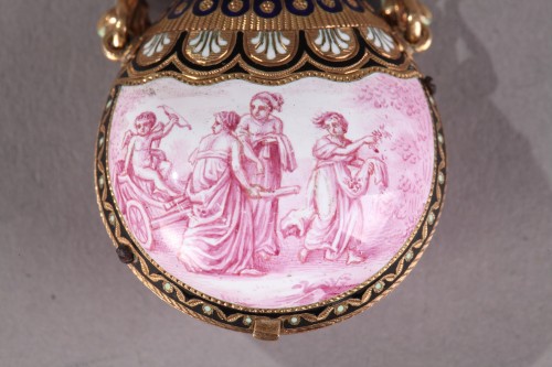 Bijouterie, Joaillerie  - Montre en or et émail, travail viennois du XIXe siècle