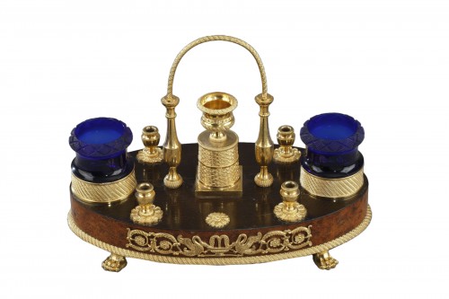 Encrier de forme oval en loupe et bois noirci XIXe siècle