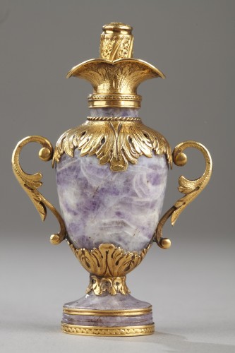 Flacon en or et améthyste, début du XIXe siècle - Objets de Vitrine Style Empire