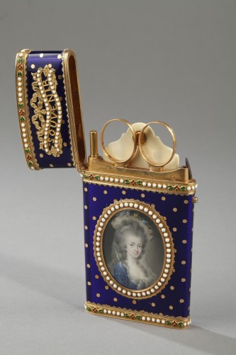 Antiquités - Gold and enamel writting case. Louis XVI