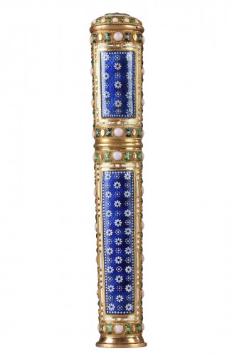 Gold, cylindrical case for wax with translucent blue enamel