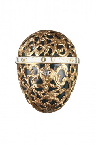 A 18th century gold cage work mounted bloodstone egg