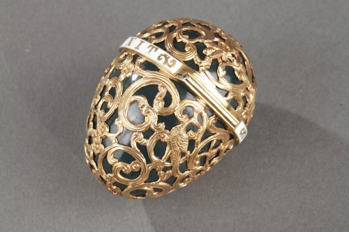 Objects of Vertu  - A 18th century gold cage work mounted bloodstone egg . 
