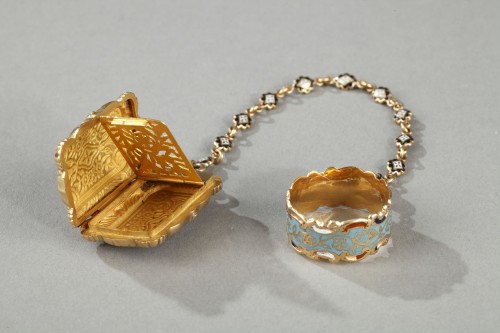 Vinaigrette en or émaillé et bague circa 1840 - Bijouterie, Joaillerie Style Louis-Philippe