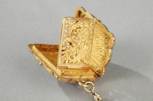 XIXe siècle - Vinaigrette en or émaillé et bague circa 1840