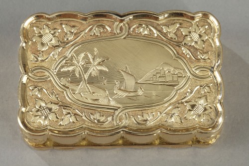 Antiquités - A swiss enamelled gold snuff-box for the oriental market. circa 1820-1830 