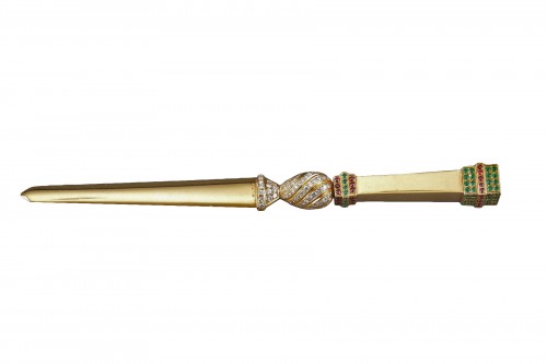 Gold paper knife with diamond, emerald and rubis. 